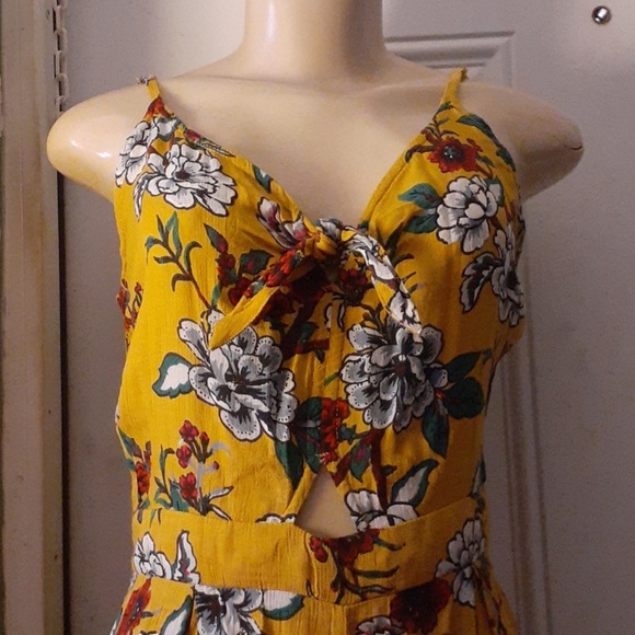 🆕🌺 MORAL FIBER Floral Jumper w/ Cut Out under Chest Tie Bodice NWT Medium - Picture 2 of 12